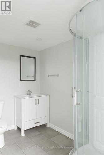 14 Carlton Avenue, London, ON - Indoor Photo Showing Bathroom