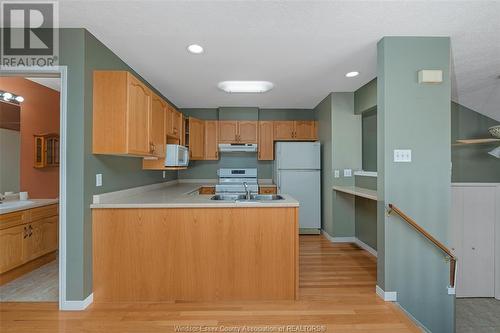 852 Michael Drive, Tecumseh, ON - Indoor Photo Showing Kitchen