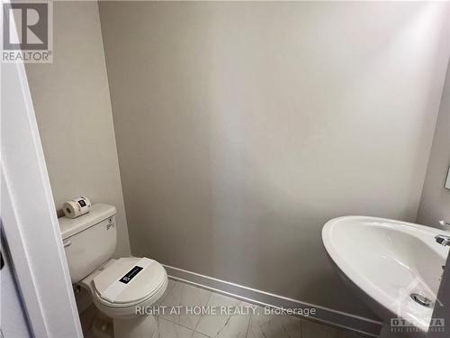 204 Tussock, Ottawa, ON - Indoor Photo Showing Bathroom