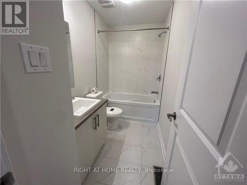 204 Tussock, Ottawa, ON - Indoor Photo Showing Bathroom