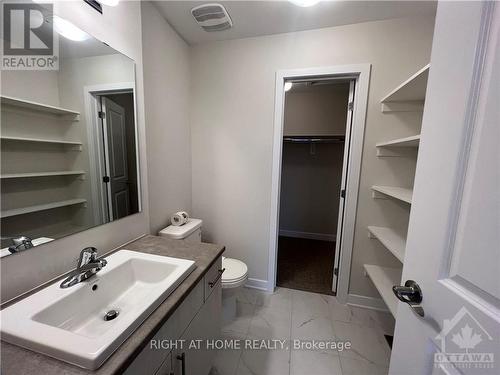 204 Tussock, Ottawa, ON - Indoor Photo Showing Bathroom