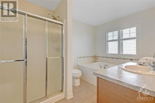 204 Espin Heights, Ottawa, ON - Indoor Photo Showing Bathroom