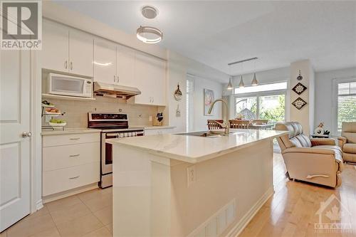 204 Espin Heights, Ottawa, ON - Indoor Photo Showing Kitchen