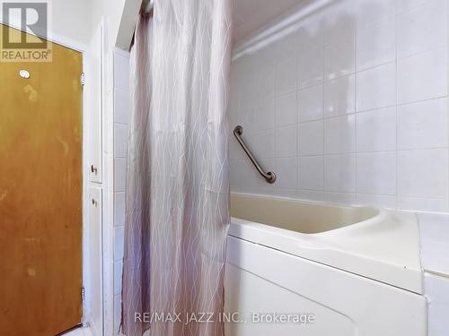 1 Hoshlega Drive, Toronto (Morningside), ON - Indoor Photo Showing Bathroom