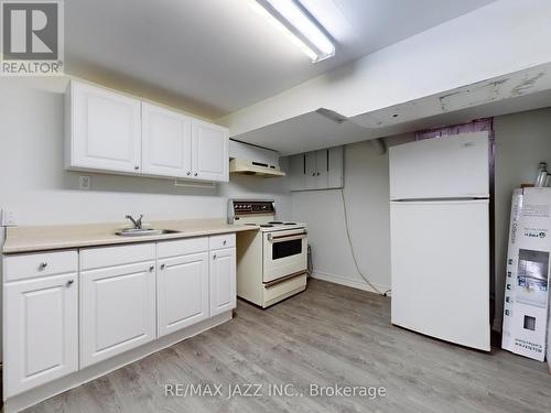 1 Hoshlega Drive, Toronto (Morningside), ON - Indoor Photo Showing Kitchen