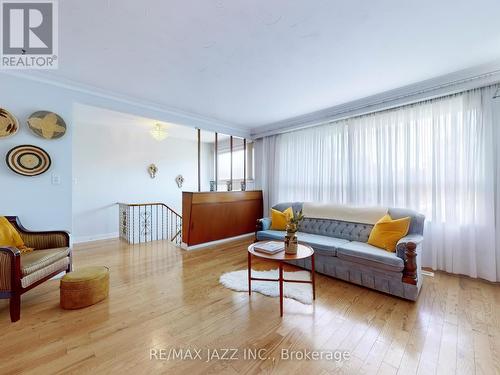 1 Hoshlega Drive, Toronto (Morningside), ON - Indoor Photo Showing Living Room