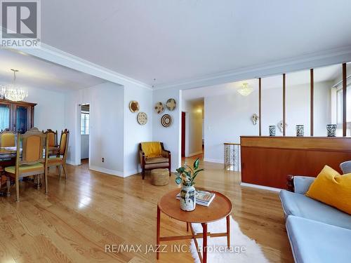 1 Hoshlega Drive, Toronto (Morningside), ON - Indoor Photo Showing Living Room