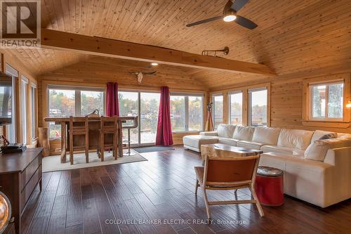 61 Fire Route 75B, Havelock-Belmont-Methuen, ON - Indoor Photo Showing Living Room