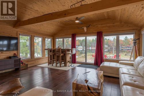 61 Fire Route 75B, Havelock-Belmont-Methuen, ON - Indoor Photo Showing Living Room