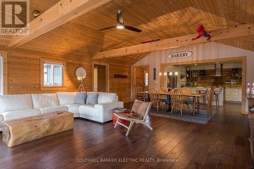 61 Fire Route 75B, Havelock-Belmont-Methuen, ON - Indoor Photo Showing Living Room