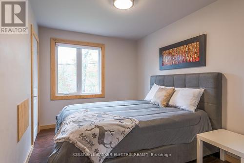 61 Fire Route 75B, Havelock-Belmont-Methuen, ON - Indoor Photo Showing Bedroom