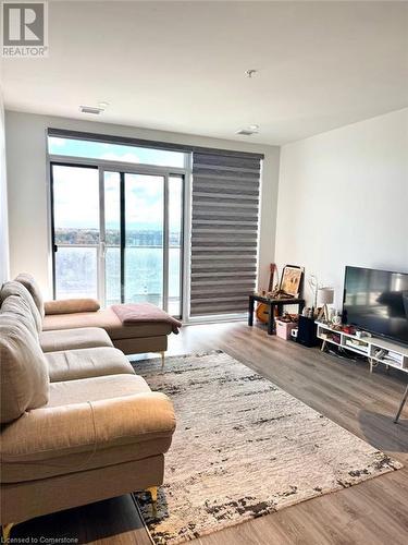 15 Glebe St Unit# 1905, Cambridge, ON - Indoor Photo Showing Living Room