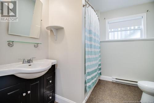 23 Ramsay Street, Fredericton, NB - Indoor Photo Showing Bathroom