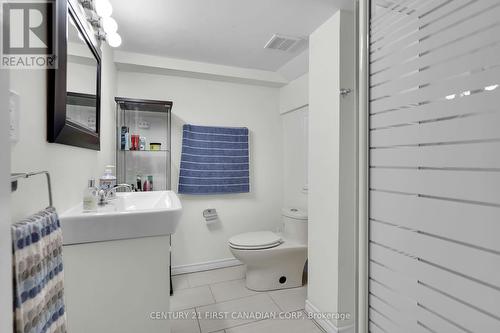 50 Amy Crescent S, London, ON - Indoor Photo Showing Bathroom