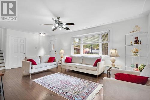 50 Amy Crescent, London, ON - Indoor Photo Showing Living Room