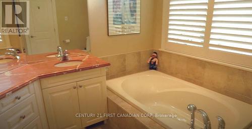 46 - 2014 Valleyrun Boulevard, London, ON - Indoor Photo Showing Bathroom