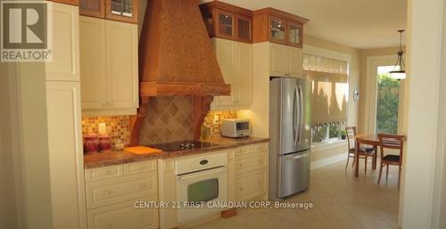 46 - 2014 Valleyrun Boulevard, London, ON - Indoor Photo Showing Kitchen