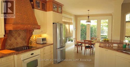 46 - 2014 Valleyrun Boulevard, London, ON - Indoor Photo Showing Kitchen