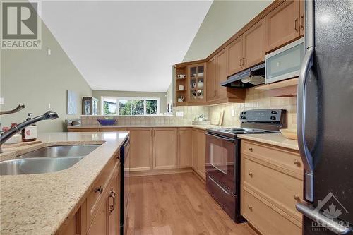 130 Granite Court, Ottawa, ON - Indoor Photo Showing Kitchen With Double Sink