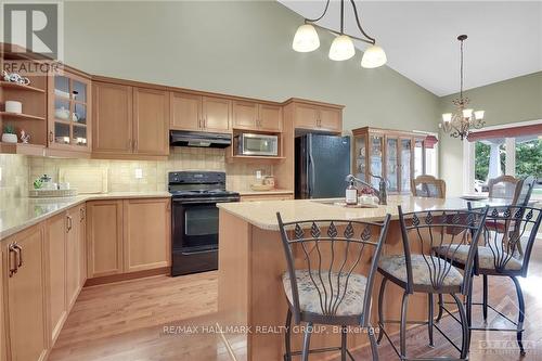 130 Granite Court, Ottawa, ON - Indoor Photo Showing Kitchen