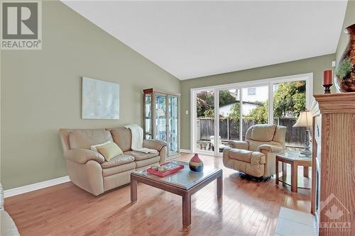 130 Granite Court, Ottawa, ON - Indoor Photo Showing Living Room