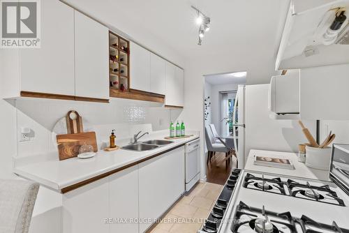 14 Schilling Court, Whitby (Pringle Creek), ON - Indoor Photo Showing Kitchen With Double Sink