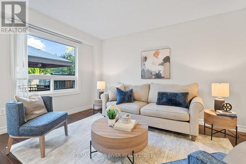 14 Schilling Court, Whitby (Pringle Creek), ON - Indoor Photo Showing Living Room