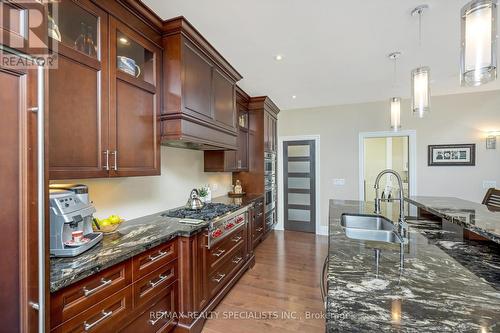 4320 Random Acres Road, Milton, ON - Indoor Photo Showing Kitchen With Double Sink With Upgraded Kitchen