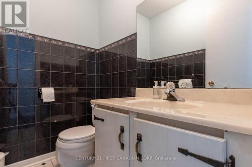 100 - 700 Osgoode Drive, London, ON - Indoor Photo Showing Bathroom