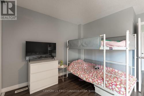 100 - 700 Osgoode Drive, London, ON - Indoor Photo Showing Bedroom