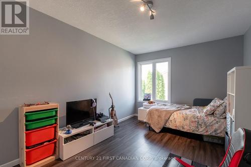 100 - 700 Osgoode Drive, London, ON - Indoor Photo Showing Bedroom