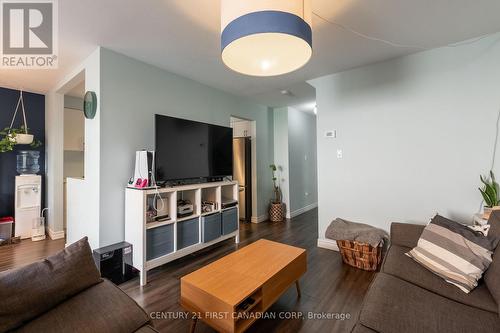 100 - 700 Osgoode Drive, London, ON - Indoor Photo Showing Living Room