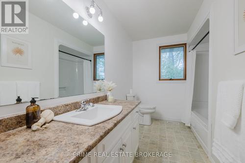 24307 Thomson Line, West Elgin (West Lorne), ON - Indoor Photo Showing Bathroom