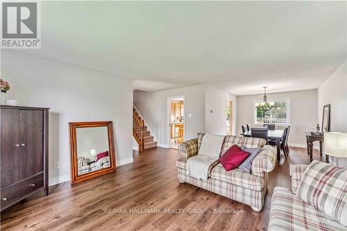 26 Fortune Street, Ottawa, ON - Indoor Photo Showing Living Room