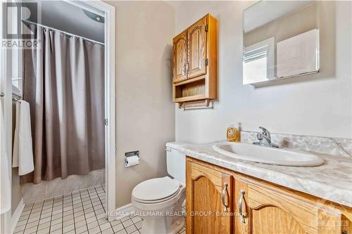 26 Fortune Street, Ottawa, ON - Indoor Photo Showing Bathroom