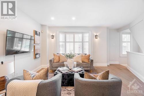 14 Cornerstone Private, Ottawa, ON - Indoor Photo Showing Living Room