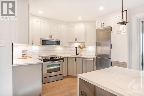 14 Cornerstone Private, Ottawa, ON - Indoor Photo Showing Kitchen With Upgraded Kitchen