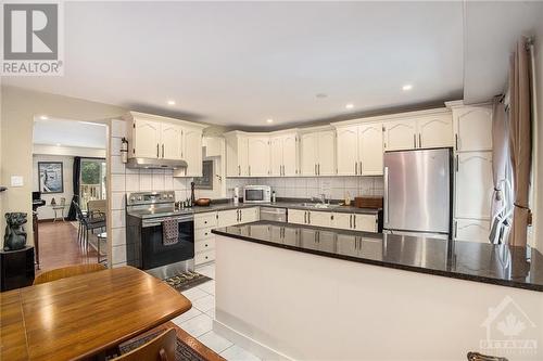 2545 Flannery Drive, Ottawa, ON - Indoor Photo Showing Kitchen With Stainless Steel Kitchen