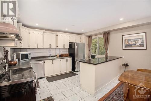 2545 Flannery Drive, Ottawa, ON - Indoor Photo Showing Kitchen