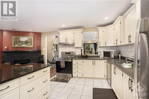 2545 Flannery Drive, Ottawa, ON - Indoor Photo Showing Kitchen With Double Sink