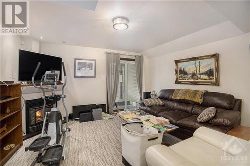 2545 Flannery Drive, Ottawa, ON - Indoor Photo Showing Living Room