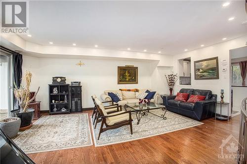 2545 Flannery Drive, Ottawa, ON - Indoor Photo Showing Living Room