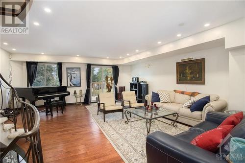 2545 Flannery Drive, Ottawa, ON - Indoor Photo Showing Living Room