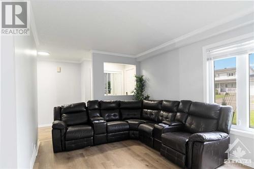 Living room - 271 Bonavista Street, Rockland, ON - Indoor Photo Showing Living Room