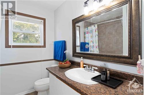 Bathroom - 271 Bonavista Street, Rockland, ON - Indoor Photo Showing Bathroom