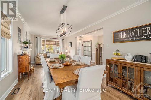 108 Lamadeleine Boulevard, Russell, ON - Indoor Photo Showing Dining Room