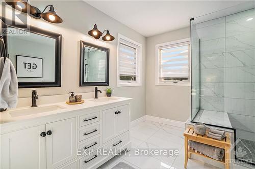 108 Lamadeleine Boulevard, Russell, ON - Indoor Photo Showing Bathroom