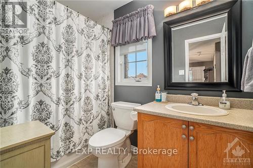 108 Lamadeleine Boulevard, Russell, ON - Indoor Photo Showing Bathroom