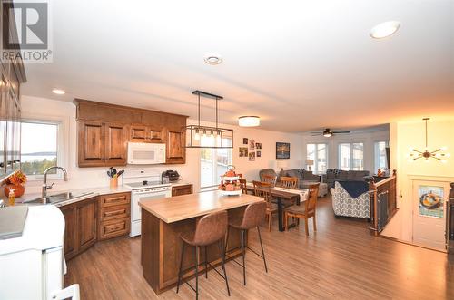 7 Oake'S Lane, Cbs, NL - Indoor Photo Showing Kitchen With Double Sink