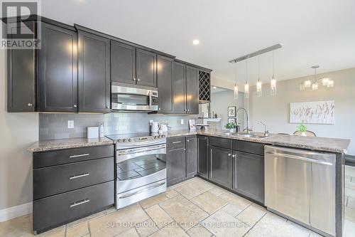 3681 Catherine Street, Thames Centre (Dorchester), ON - Indoor Photo Showing Kitchen